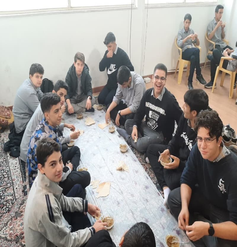 صبحانه دانش آموزی پایه نهم
