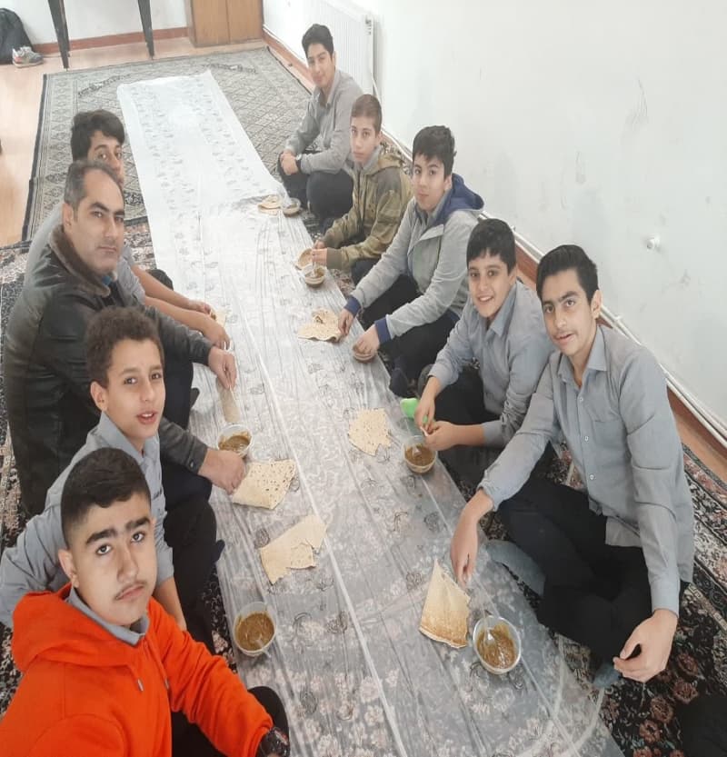 صبحانه دانش آموزی پایه هشتم